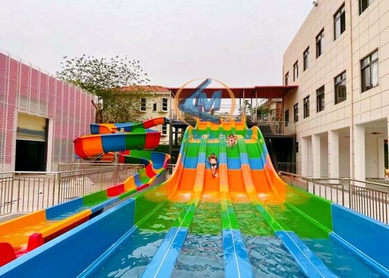 İyi fiyat Eğlence parkı için özel olarak tasarlanmış çok satırlı komik su yarışçı kaydırma çevrimiçi