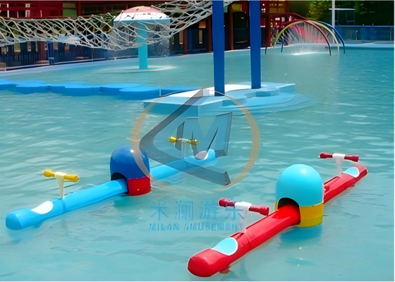 Bon prix Les enfants sont équipés d'un appareil de pulvérisation d'eau. en ligne